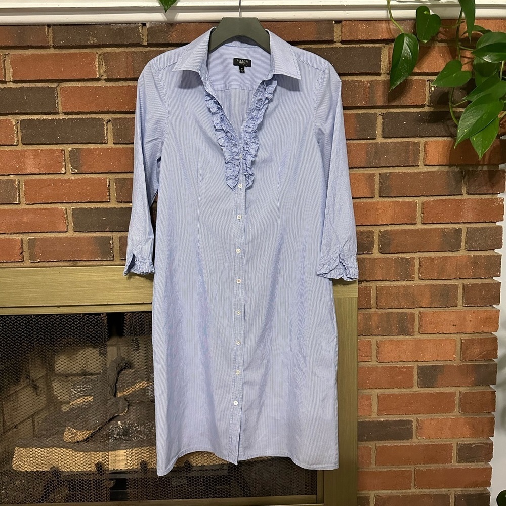 🛍️ white and blue striped button down shirt dress with great condition.